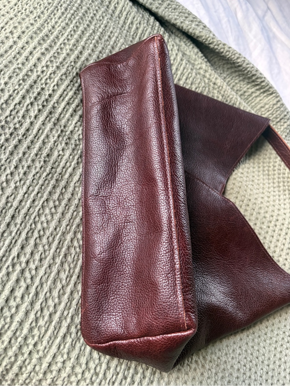 Portland Leather Naomi Shoulder Bag - Picture 3 of 5